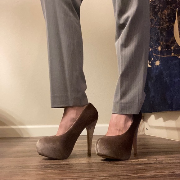 Tahari / Arthur S. Levine pantsuit - Picture 10 of 10